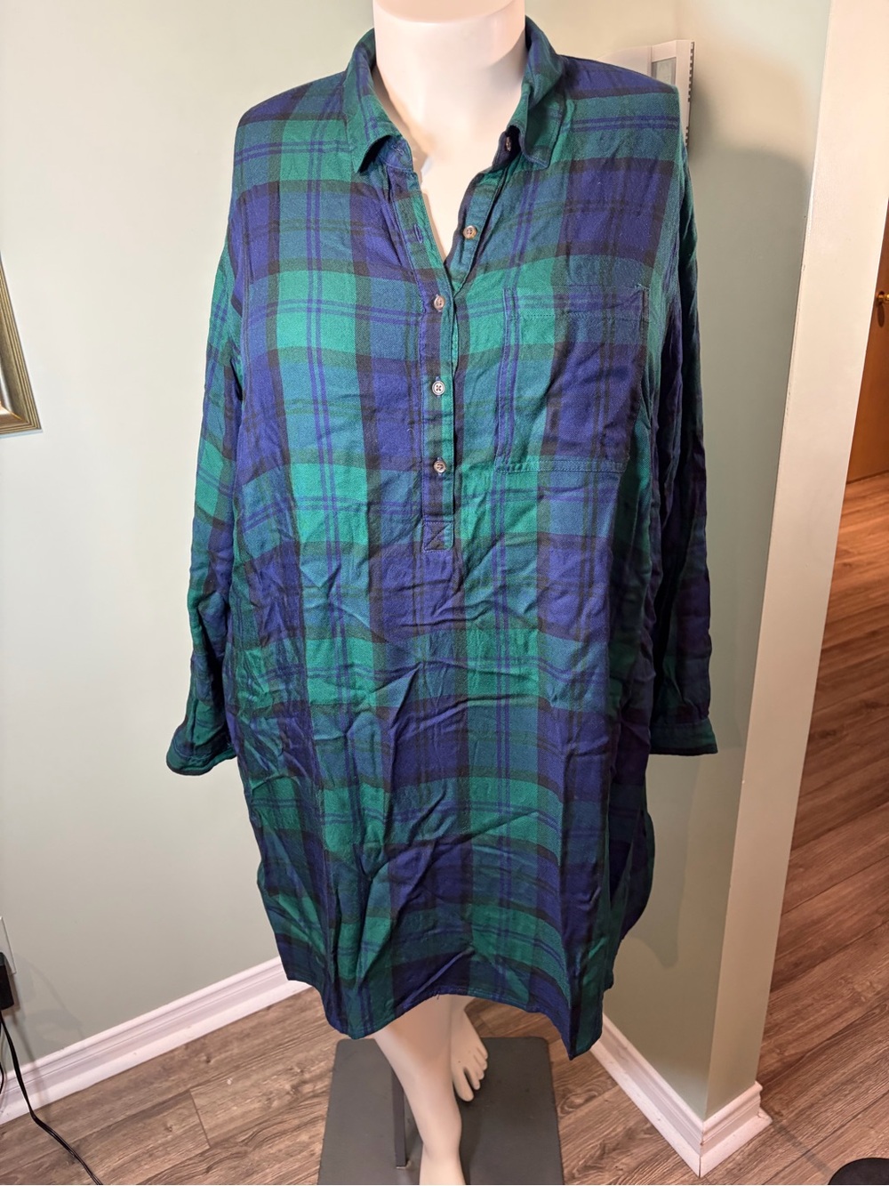 278. Old Navy Nightgown Plaid Button-Front sleep dress in Green and Blue